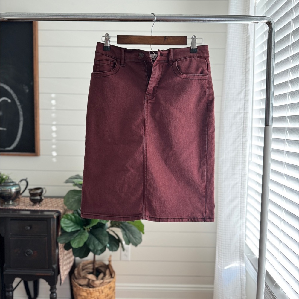 Elegant Maroon Pencil Skirt
